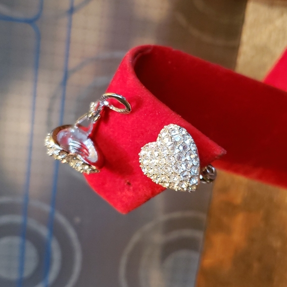 Clip on earrings statement piece hearts 💕 silver tone - Picture 1 of 3